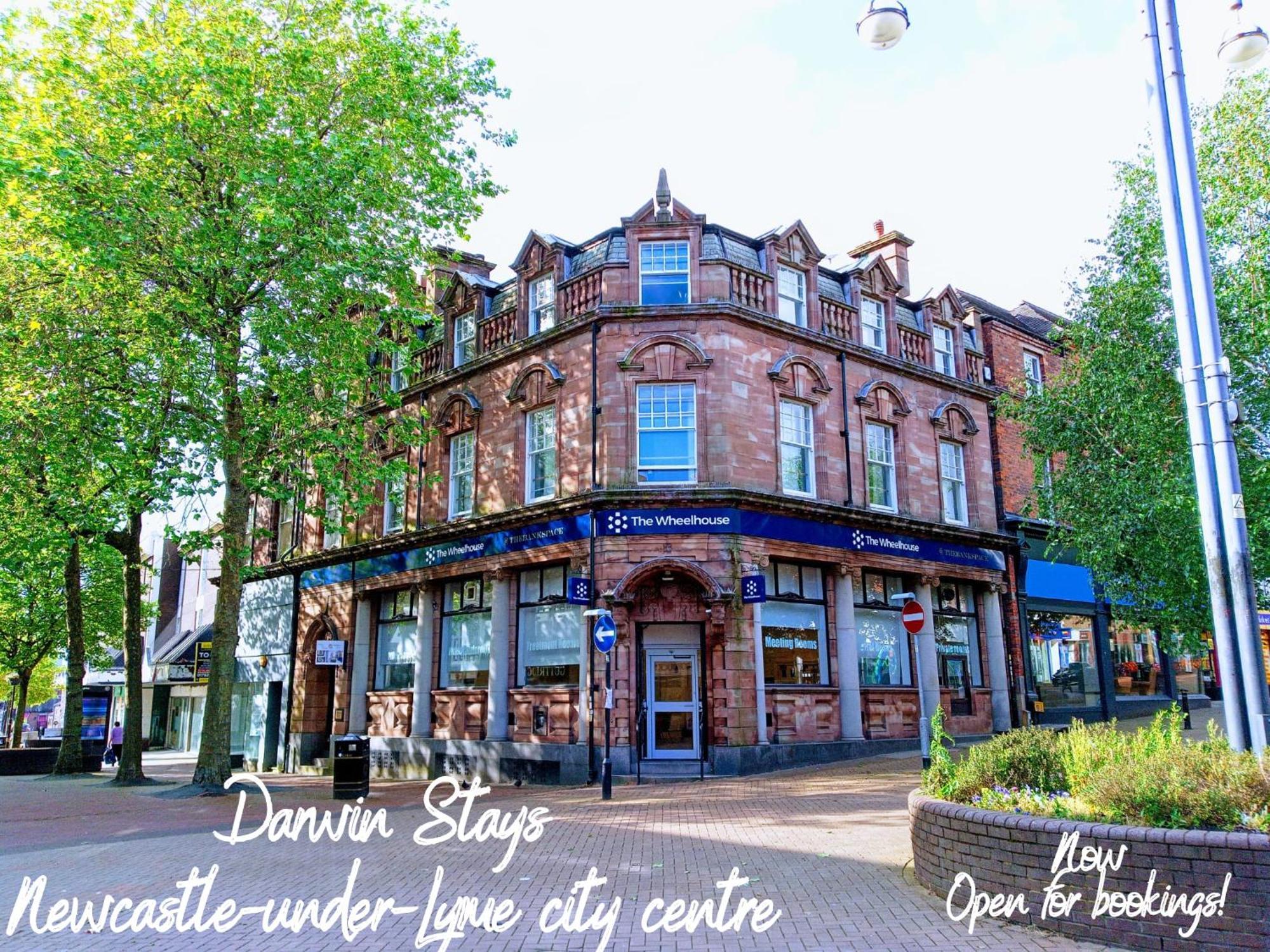 Darwin Stays - Service Accommodation In Newcastle Under Lyme City Centre Exterior photo