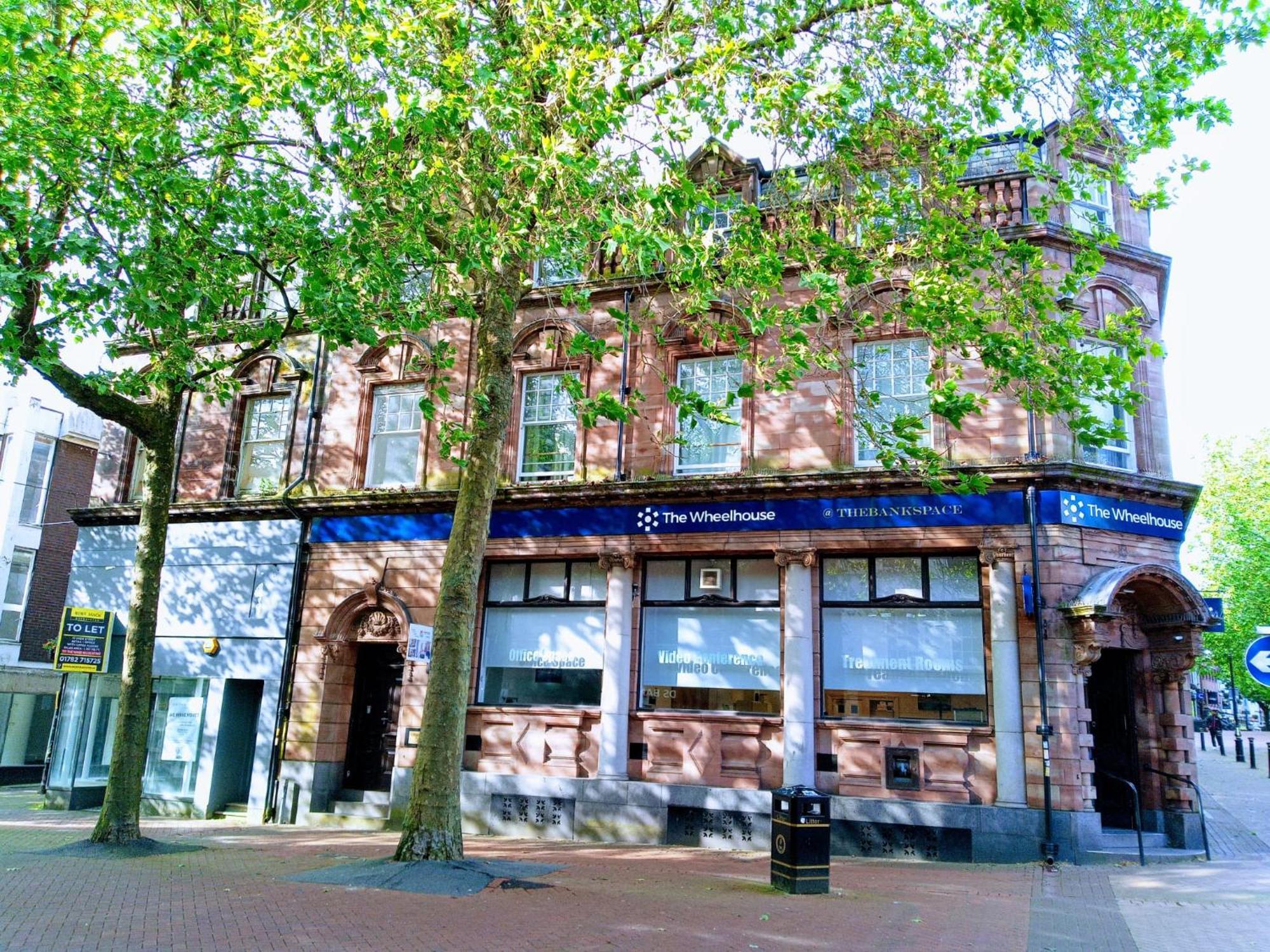 Darwin Stays - Service Accommodation In Newcastle Under Lyme City Centre Exterior photo