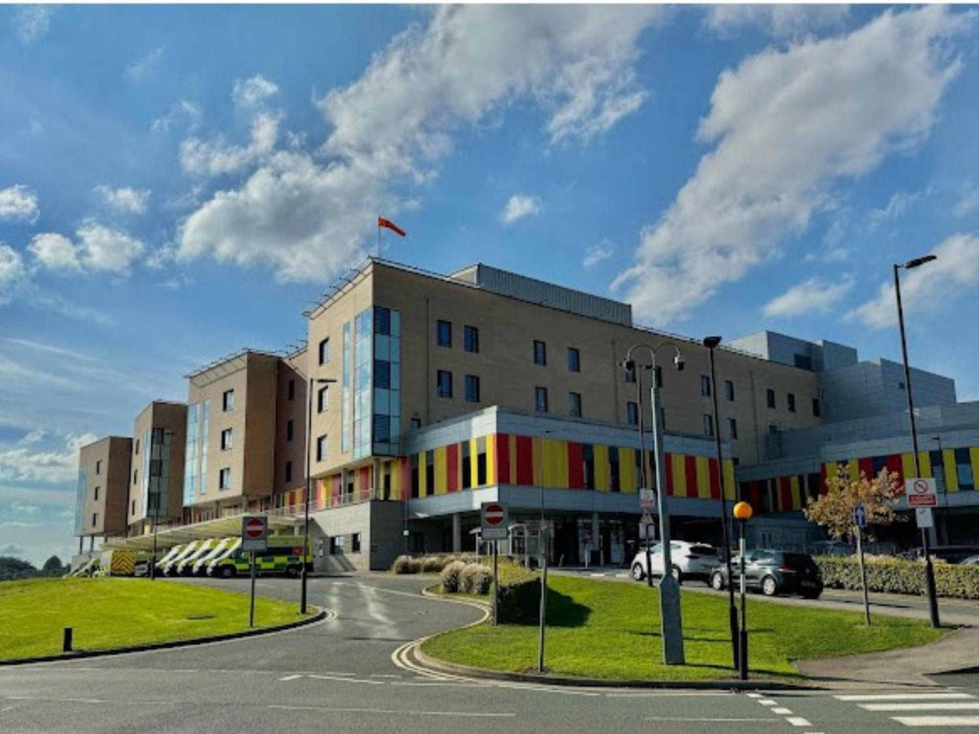Darwin Stays - Service Accommodation In Newcastle Under Lyme City Centre Exterior photo