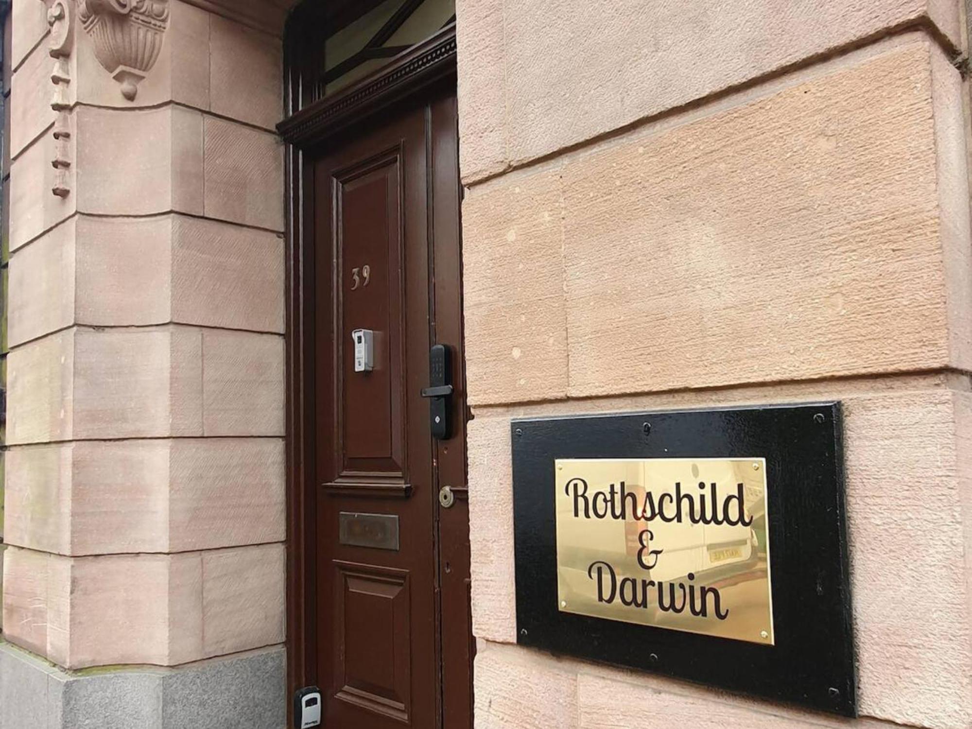 Darwin Stays - Service Accommodation In Newcastle Under Lyme City Centre Exterior photo