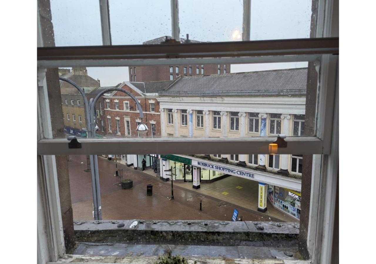 Darwin Stays - Service Accommodation In Newcastle Under Lyme City Centre Exterior photo