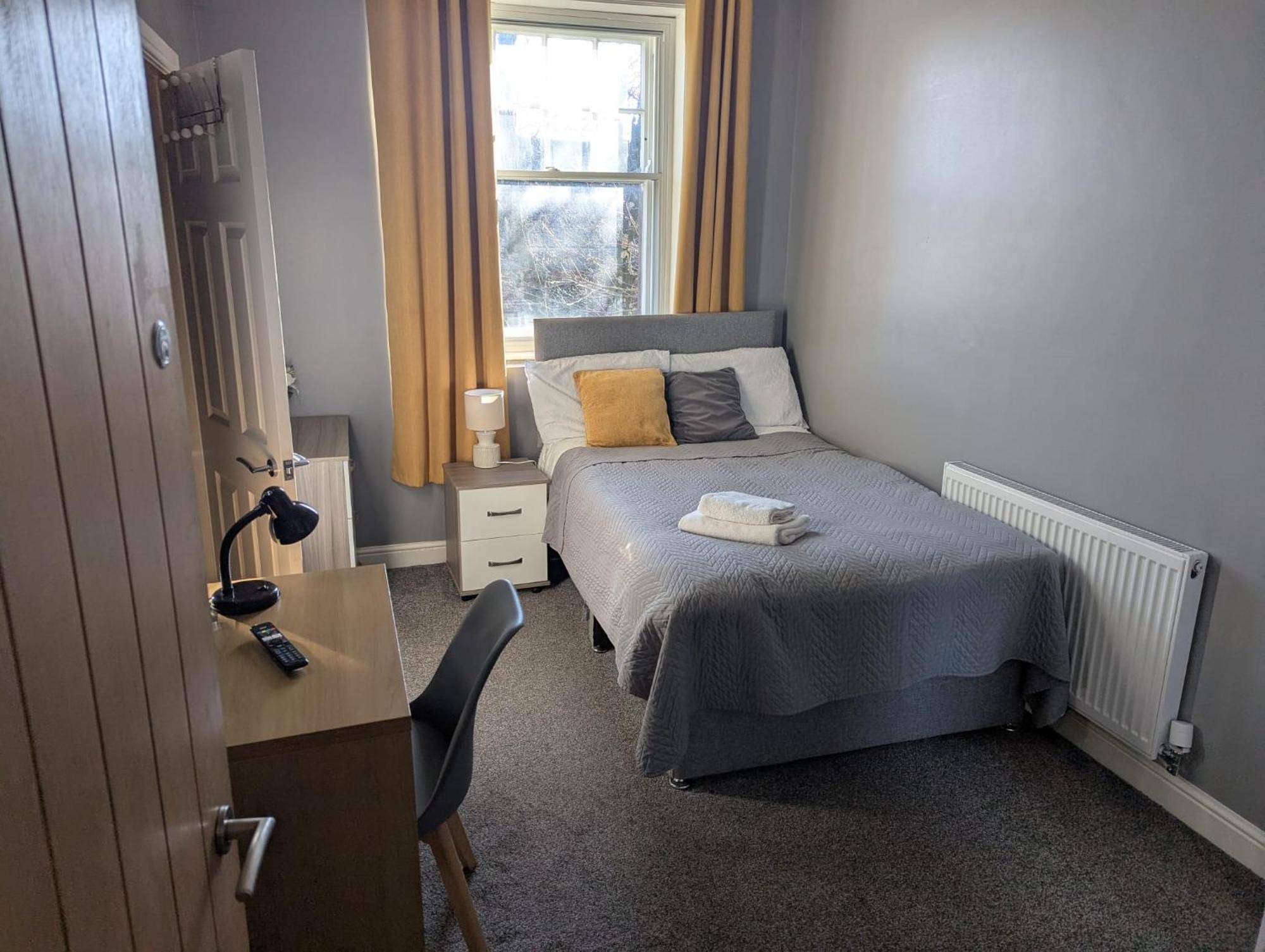 Darwin Stays - Service Accommodation In Newcastle Under Lyme City Centre Exterior photo