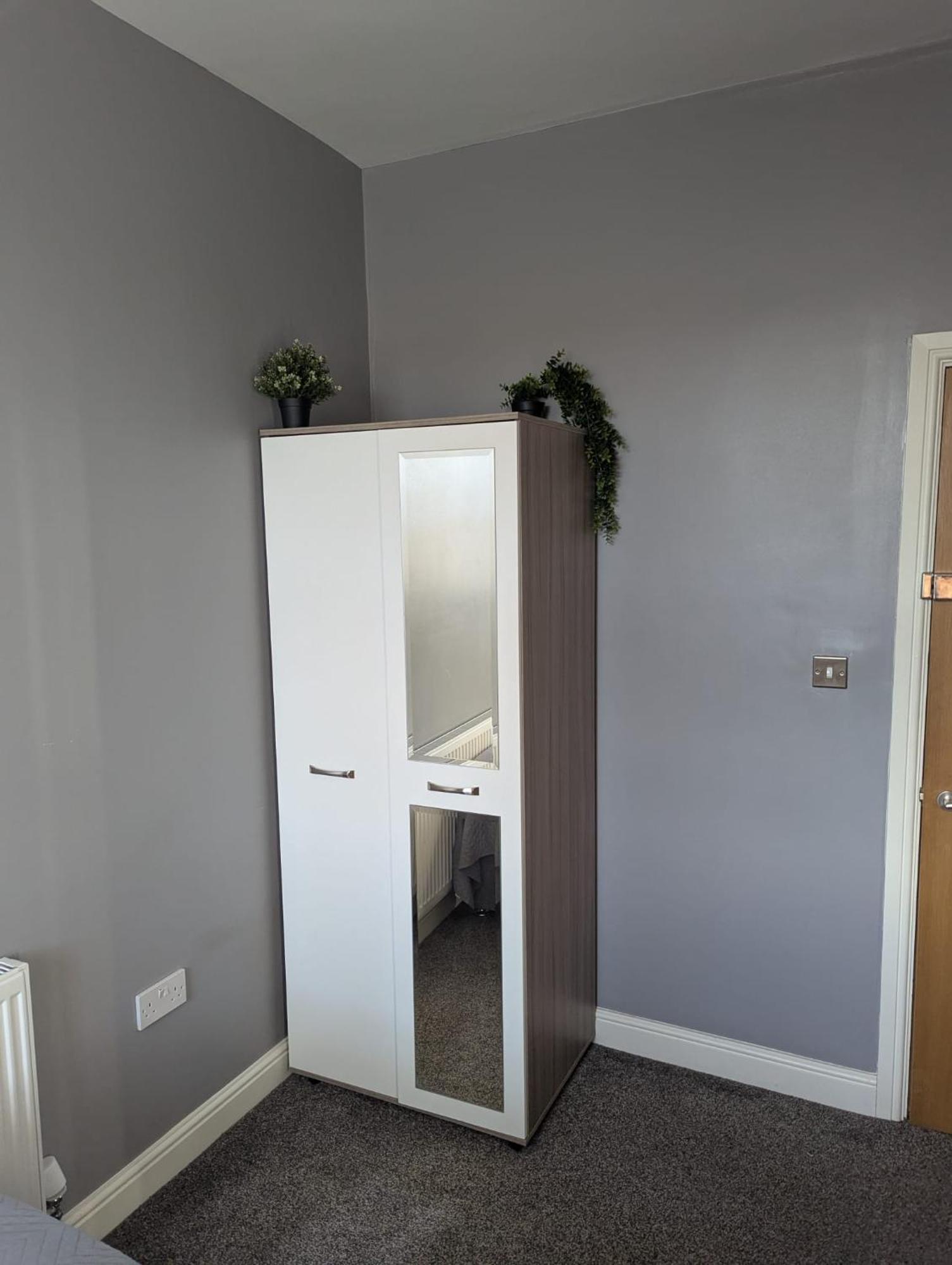 Darwin Stays - Service Accommodation In Newcastle Under Lyme City Centre Exterior photo